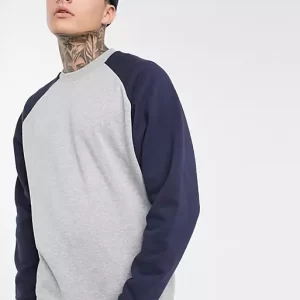 Sweatshirt in heather gray with navy raglan sleeves